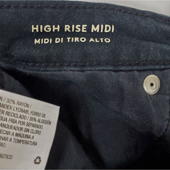 Universal Threads High Rise Midi Black Jean Shorts - Picture 5 of 6